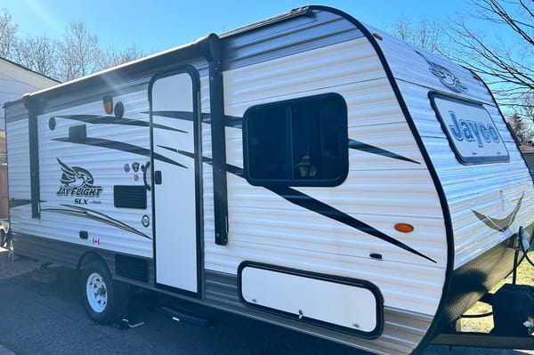 Jayco Jay Flight SLX 174BH Travel Trailer