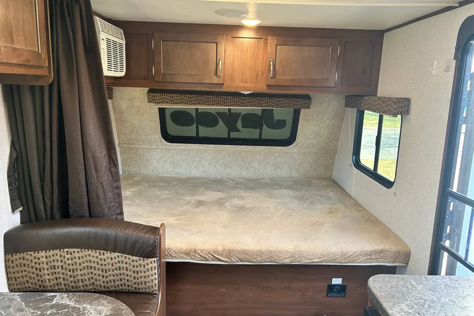 Jayco Jay Flight SLX 174BH Travel Trailer