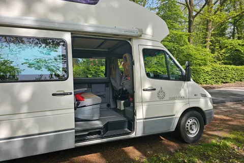 Peter's Mercedes-Benz James Cook Class B