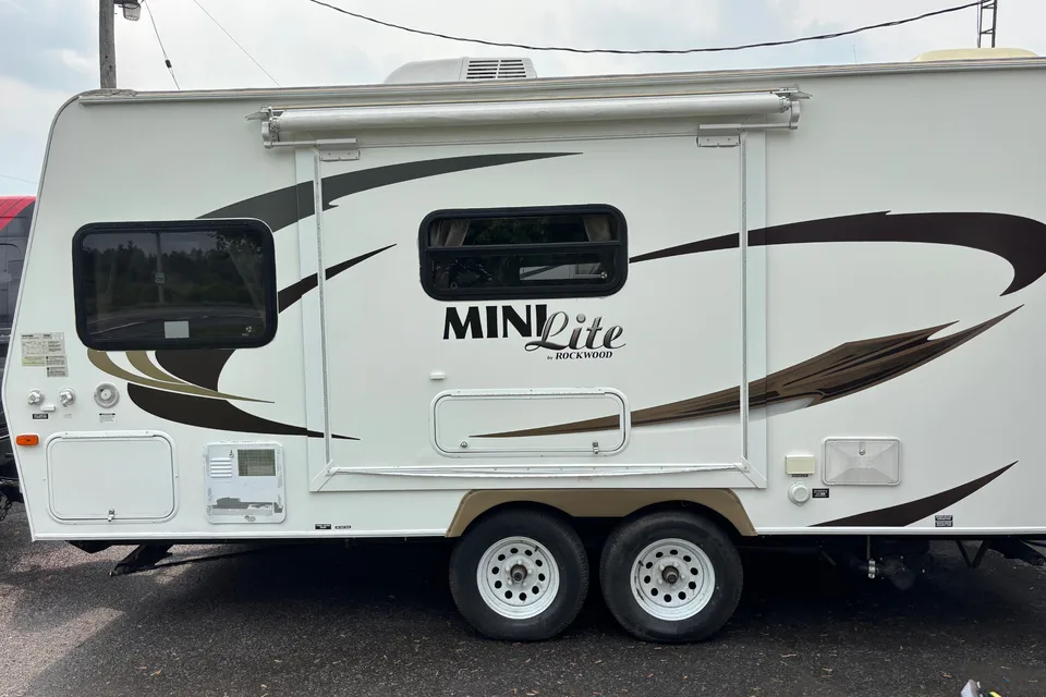 Compact Forest River Rockwood Roo Travel Trailer