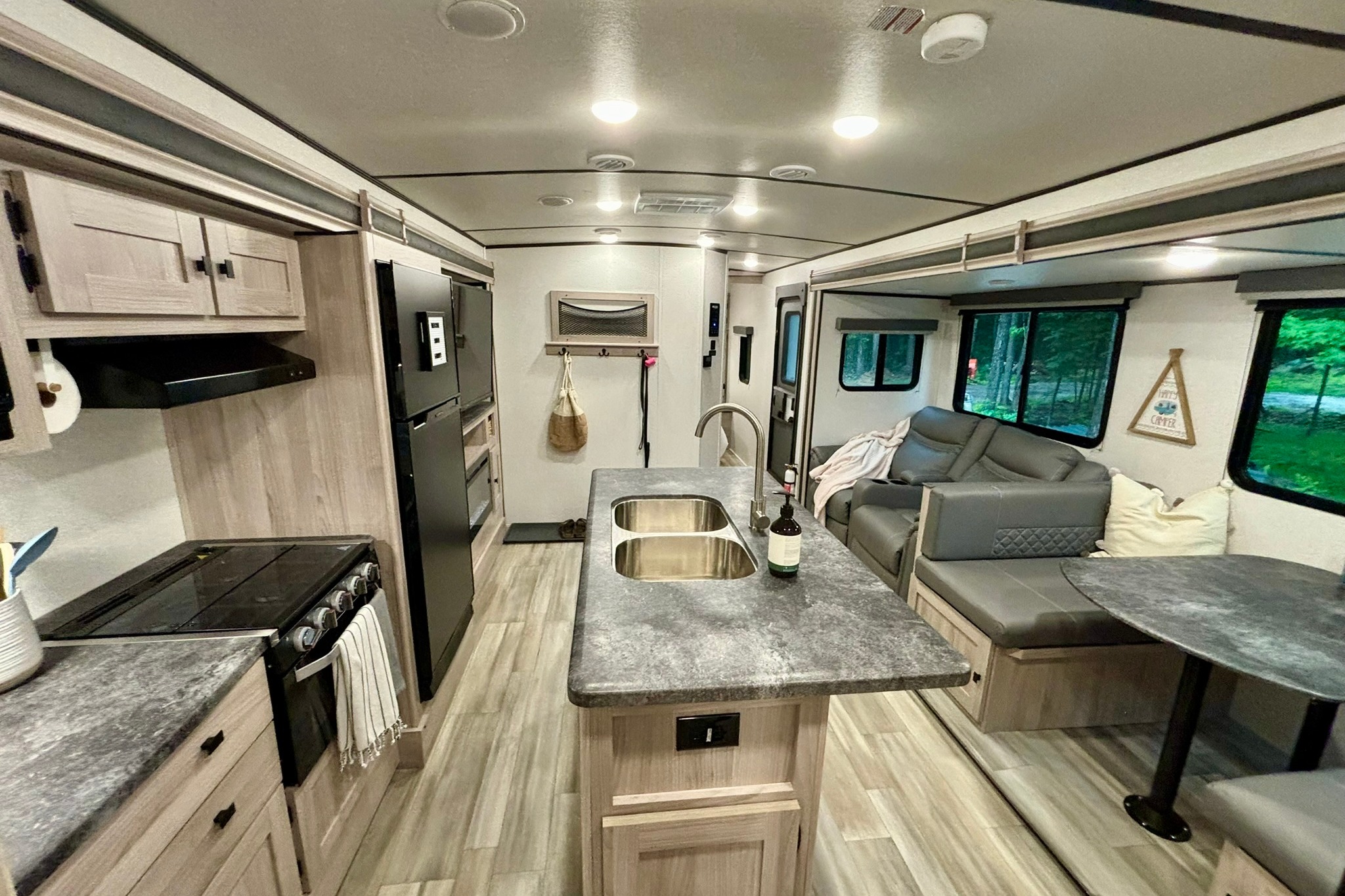 Quinn's Coachmen Northern Spirit 3379BH Travel Trailer