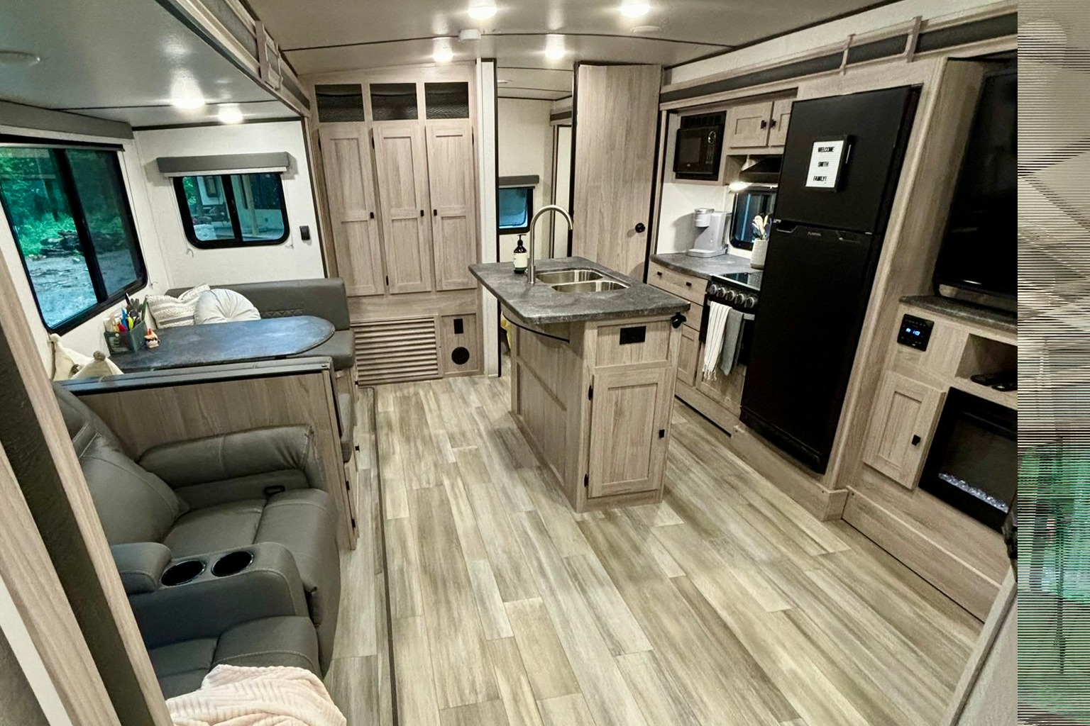 Quinn's Coachmen Northern Spirit 3379BH Travel Trailer