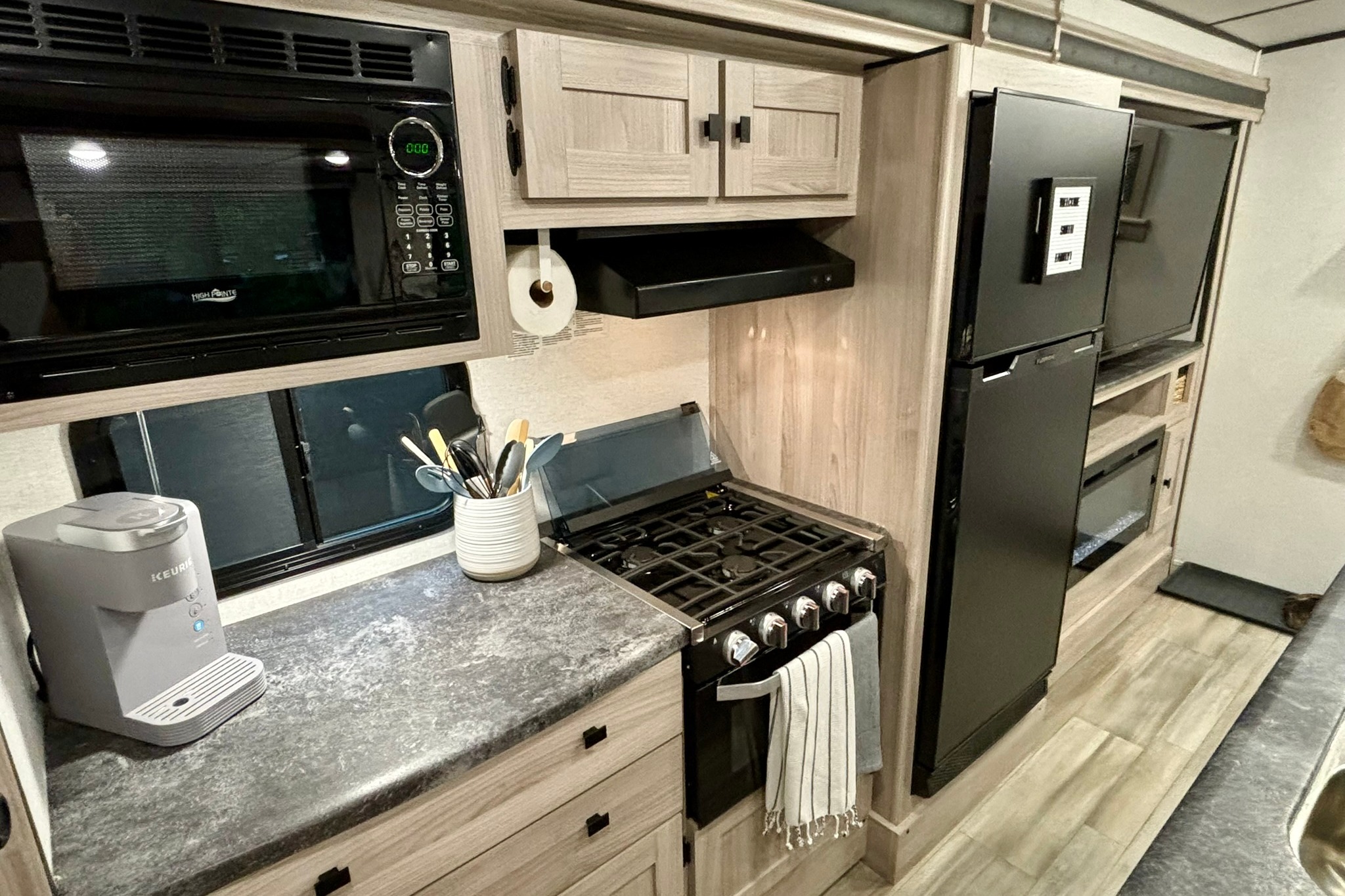 Quinn's Coachmen Northern Spirit 3379BH Travel Trailer
