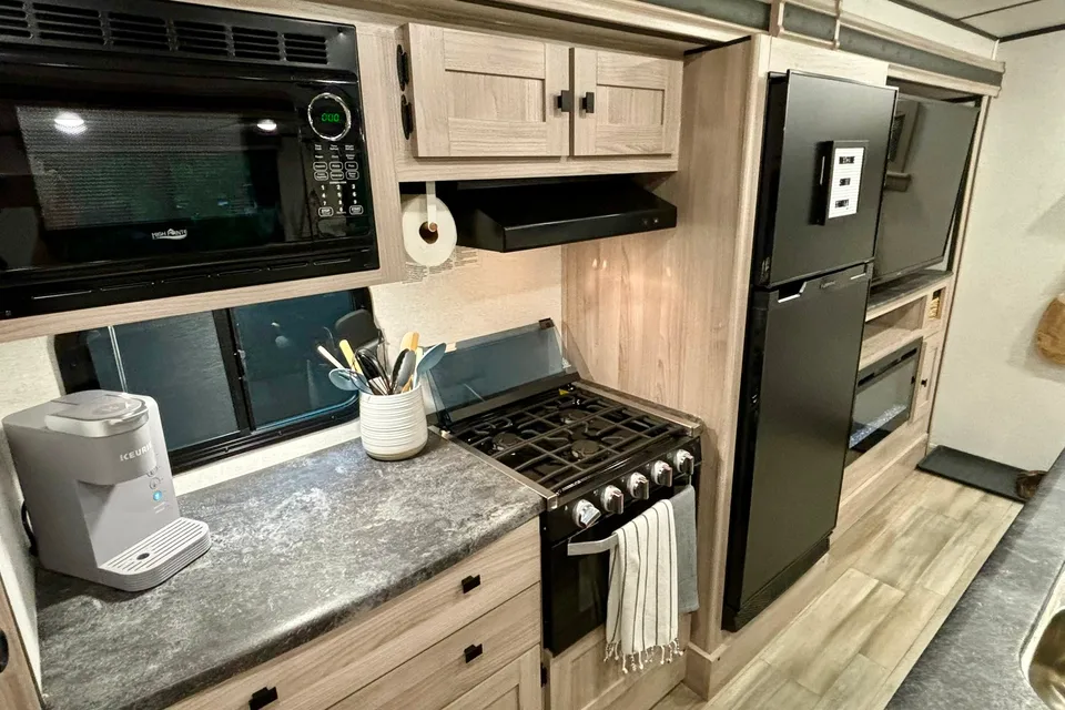 Quinn's Coachmen Northern Spirit 3379BH Travel Trailer