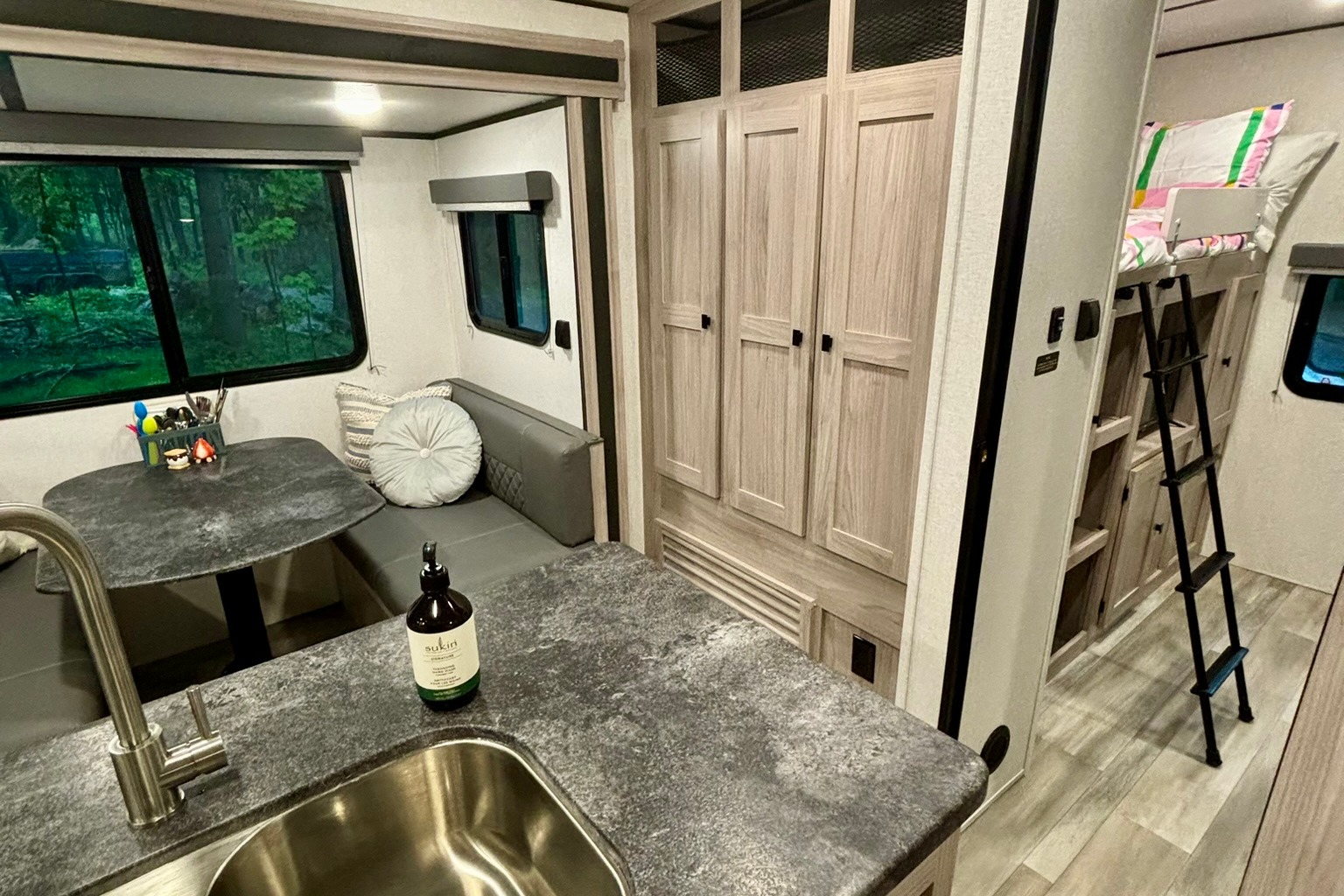 Quinn's Coachmen Northern Spirit 3379BH Travel Trailer