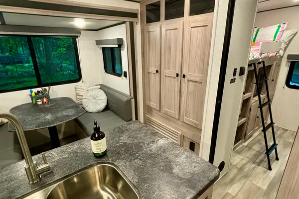 Quinn's Coachmen Northern Spirit 3379BH Travel Trailer