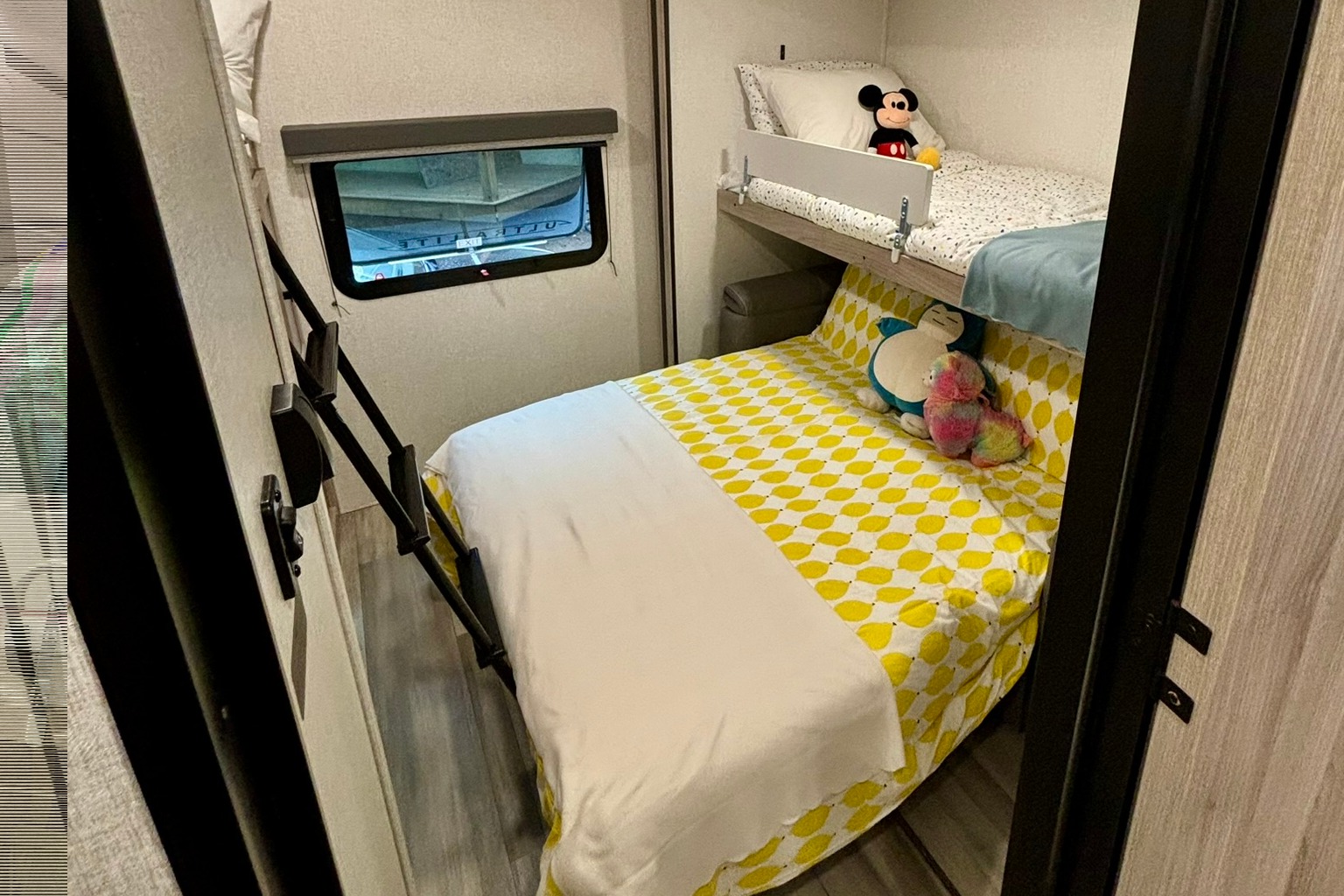 Quinn's Coachmen Northern Spirit 3379BH Travel Trailer
