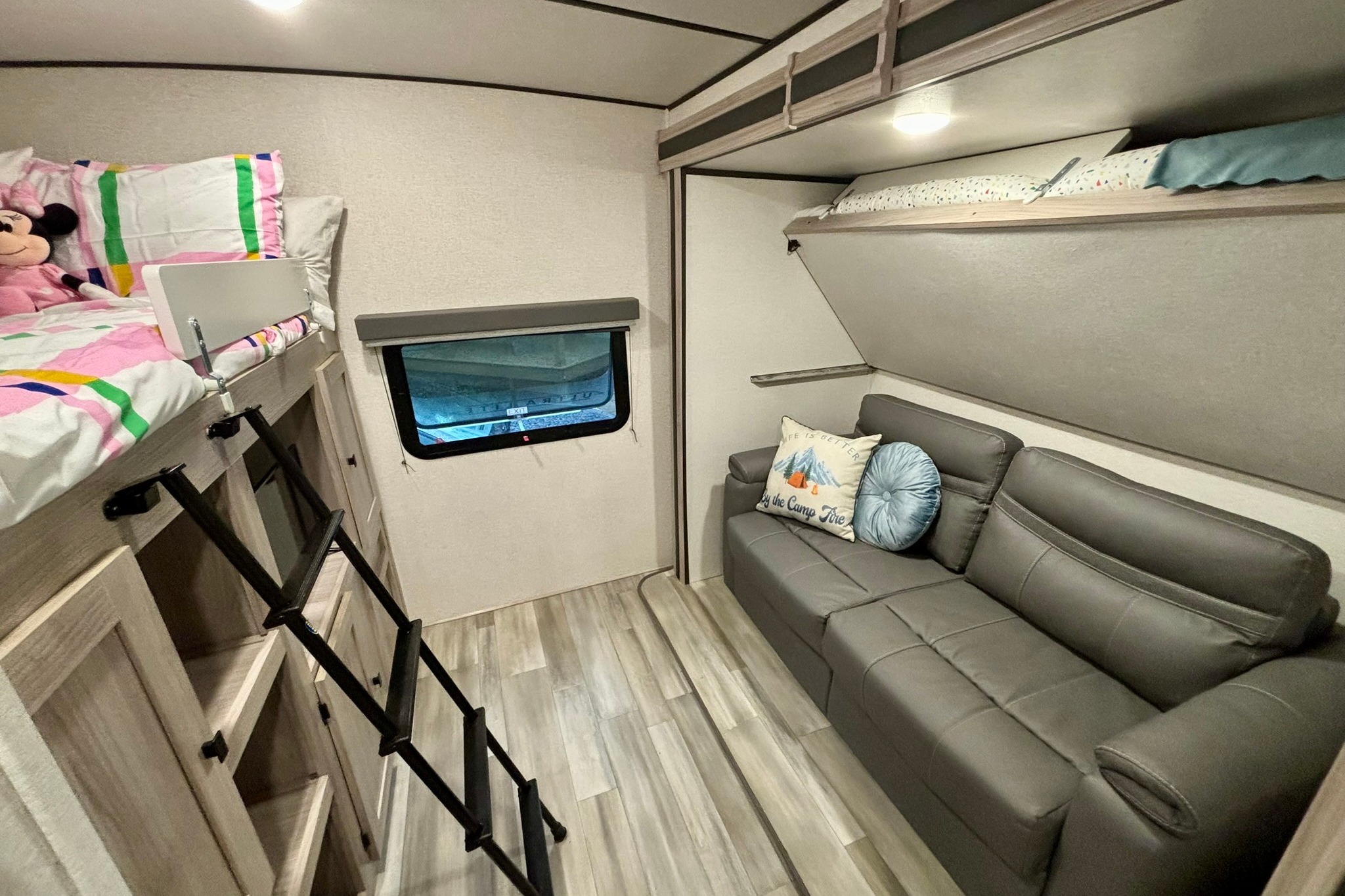 Quinn's Coachmen Northern Spirit 3379BH Travel Trailer