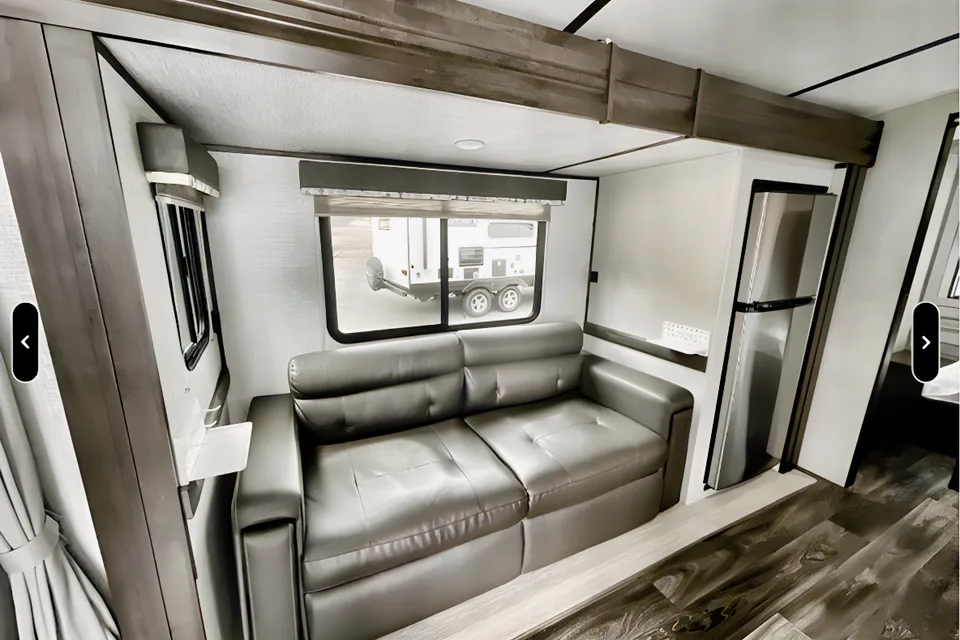 Keystone Bullet Ultra Lite 250BHS: Sleeps 6-8