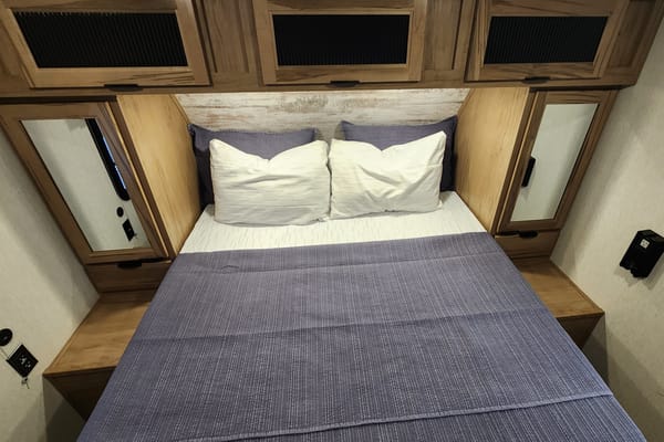 Roameo - The perfect couples camper