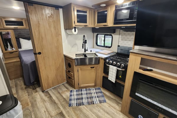 Roameo - The perfect couples camper