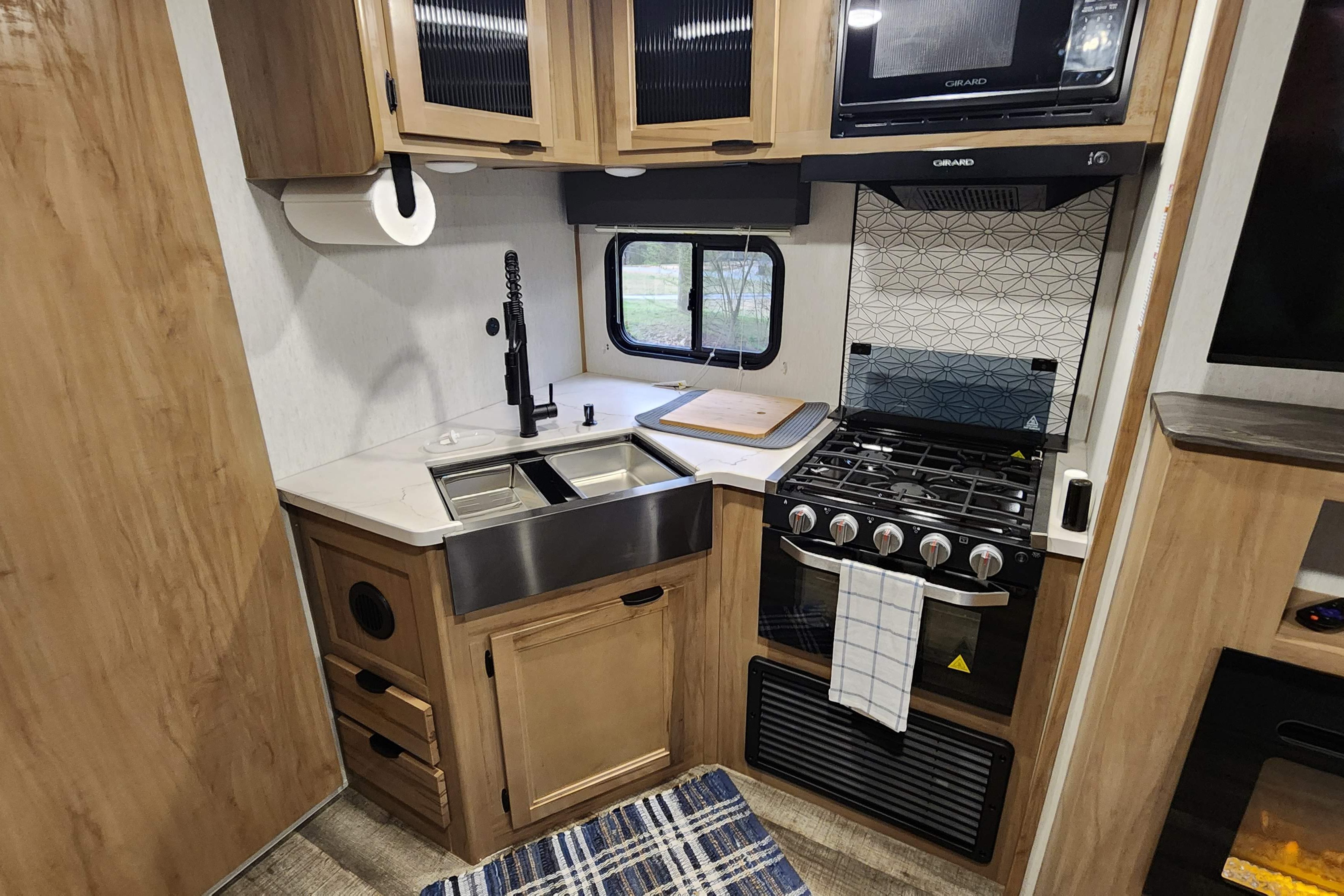 Roameo - The perfect couples camper
