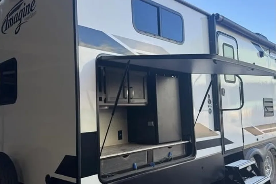 Grand Design Imagine 3170BH Travel Trailer
