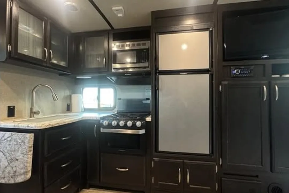 Grand Design Imagine 3170BH Travel Trailer