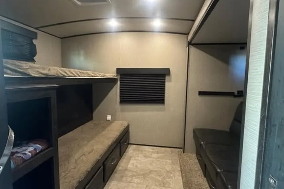 Grand Design Imagine 3170BH Travel Trailer
