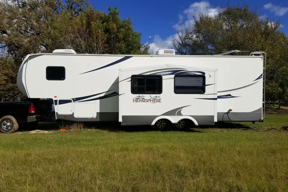 Fully stocked 2 bedroom 5th wheel