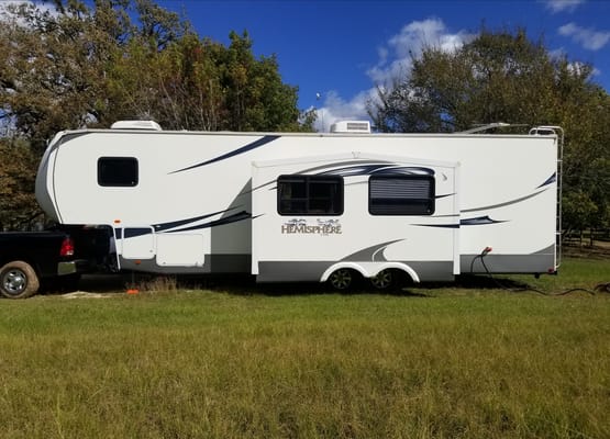 Fully stocked 2 bedroom 5th wheel