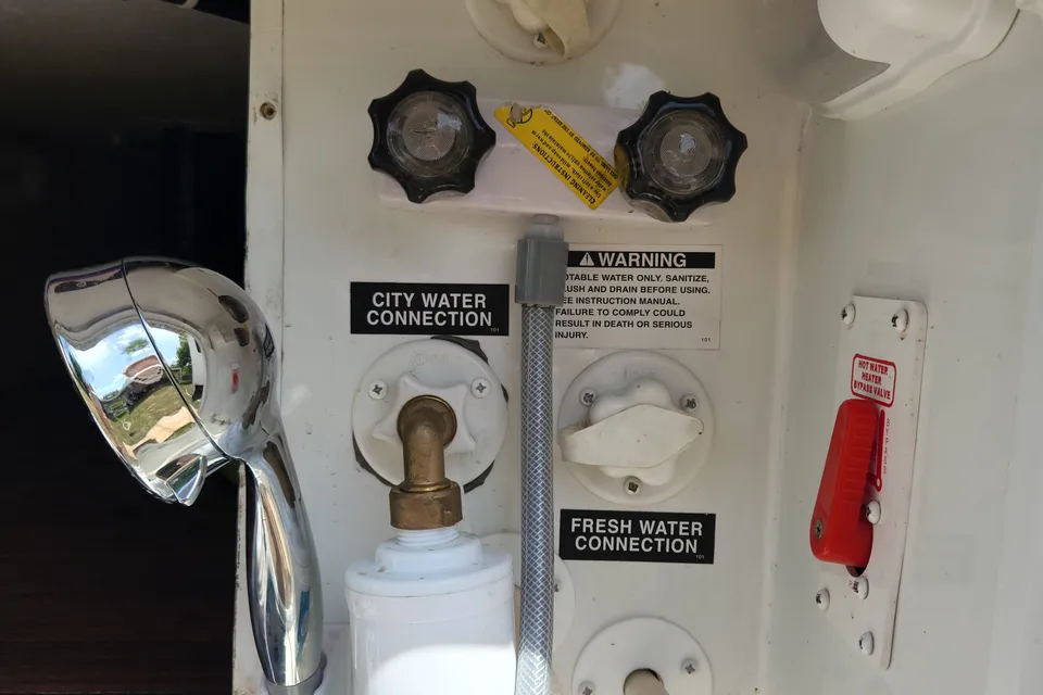 Fully stocked 2 bedroom 5th wheel