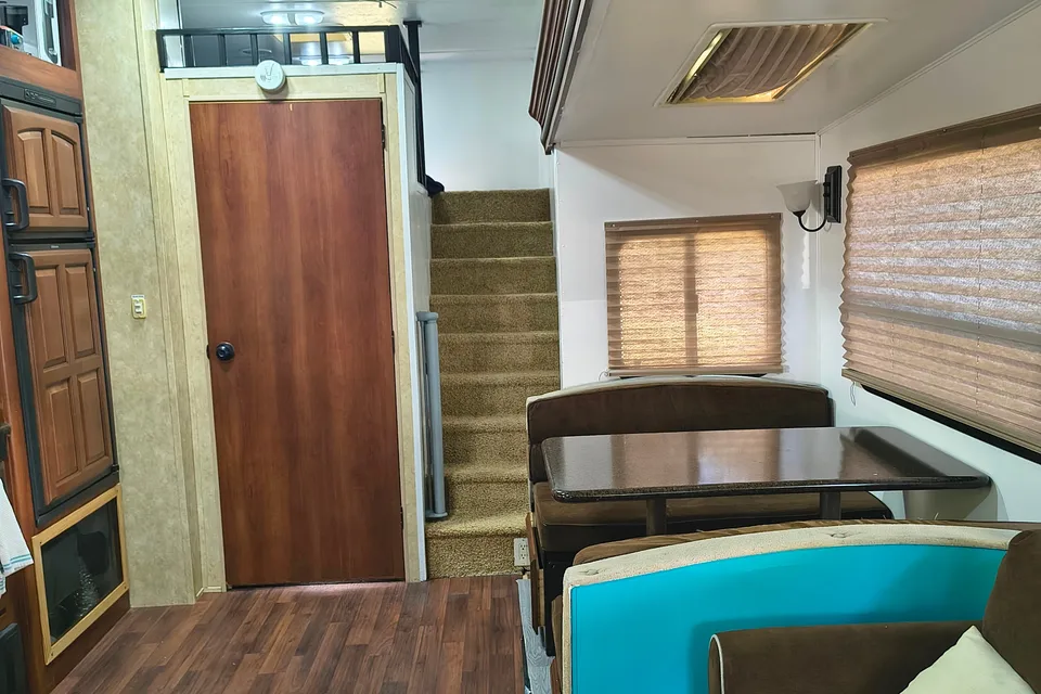 Fully stocked 2 bedroom 5th wheel