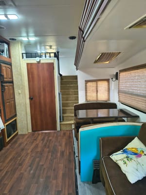 Fully stocked 2 bedroom 5th wheel