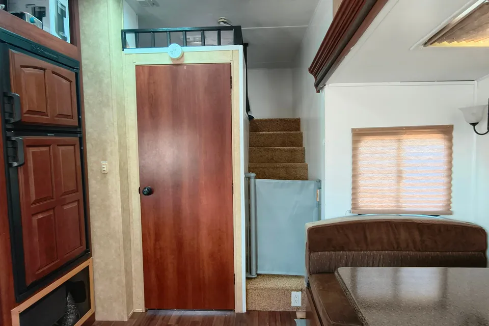 Fully stocked 2 bedroom 5th wheel