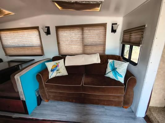 Fully stocked 2 bedroom 5th wheel