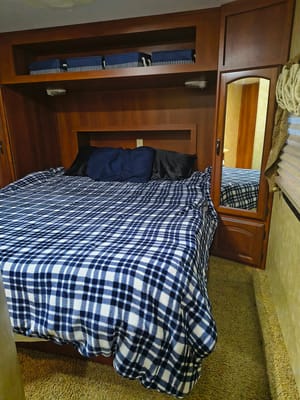 Fully stocked 2 bedroom 5th wheel