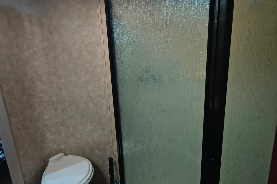 Fully stocked 2 bedroom 5th wheel