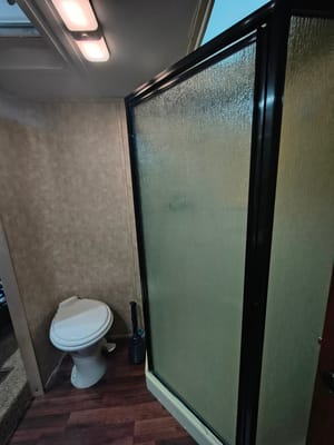 Fully stocked 2 bedroom 5th wheel