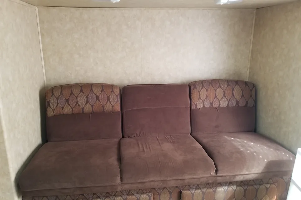 Fully stocked 2 bedroom 5th wheel
