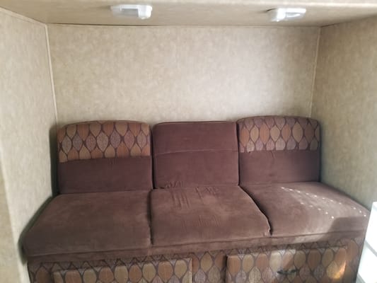 Fully stocked 2 bedroom 5th wheel