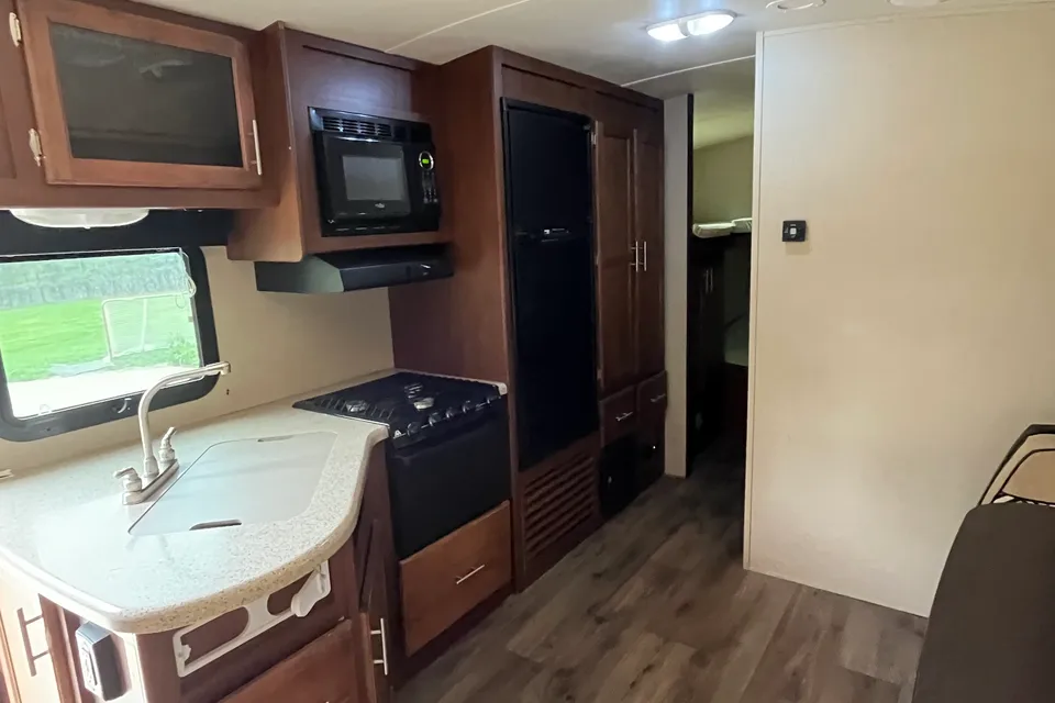 Dutchmen Aerolite Travel Trailer w/ King Bed