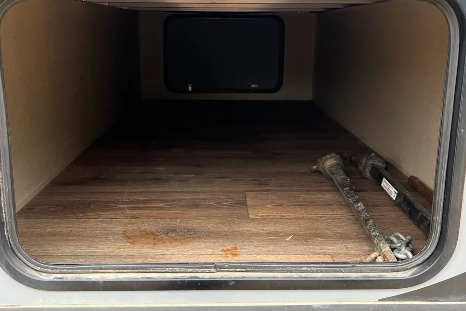Dutchmen Aerolite Travel Trailer w/ King Bed