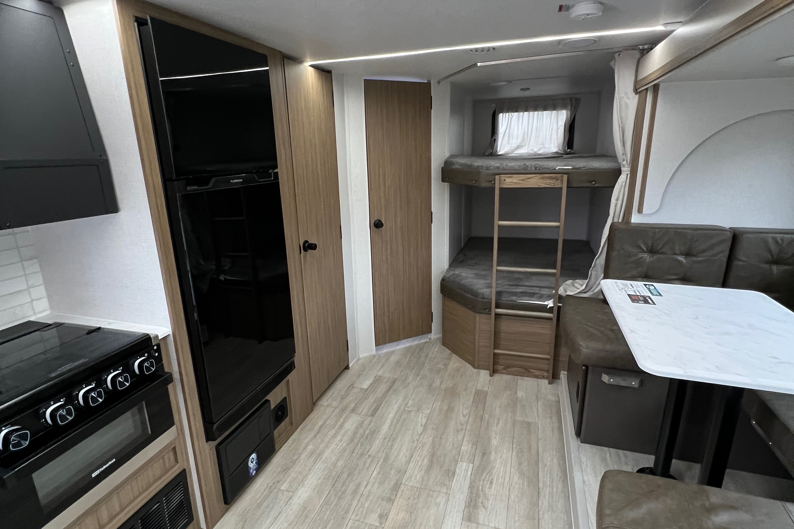 Getaway Adventure Rentals 263BHXL Travel Trailer