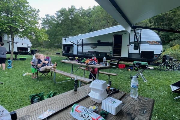 Pierce's Pet & Family Friendly Bunkhouse Getaway