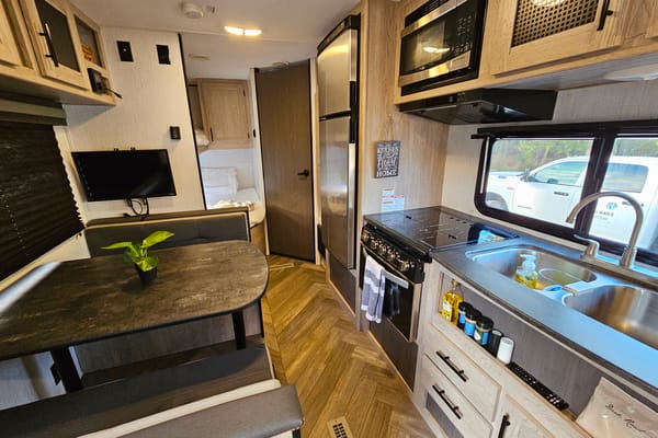 "FALL PROWLER" - SLEEPS 6 Bunks!