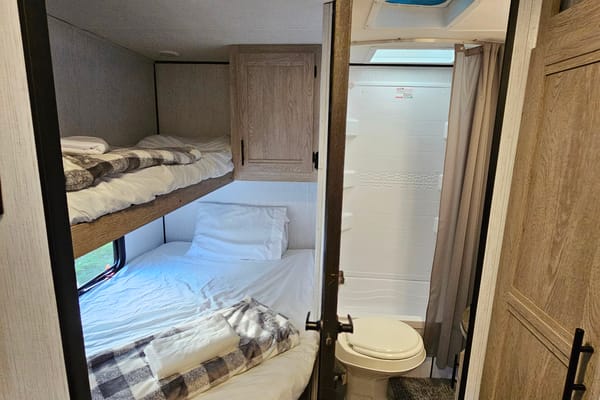 "FALL PROWLER" - SLEEPS 6 Bunks!
