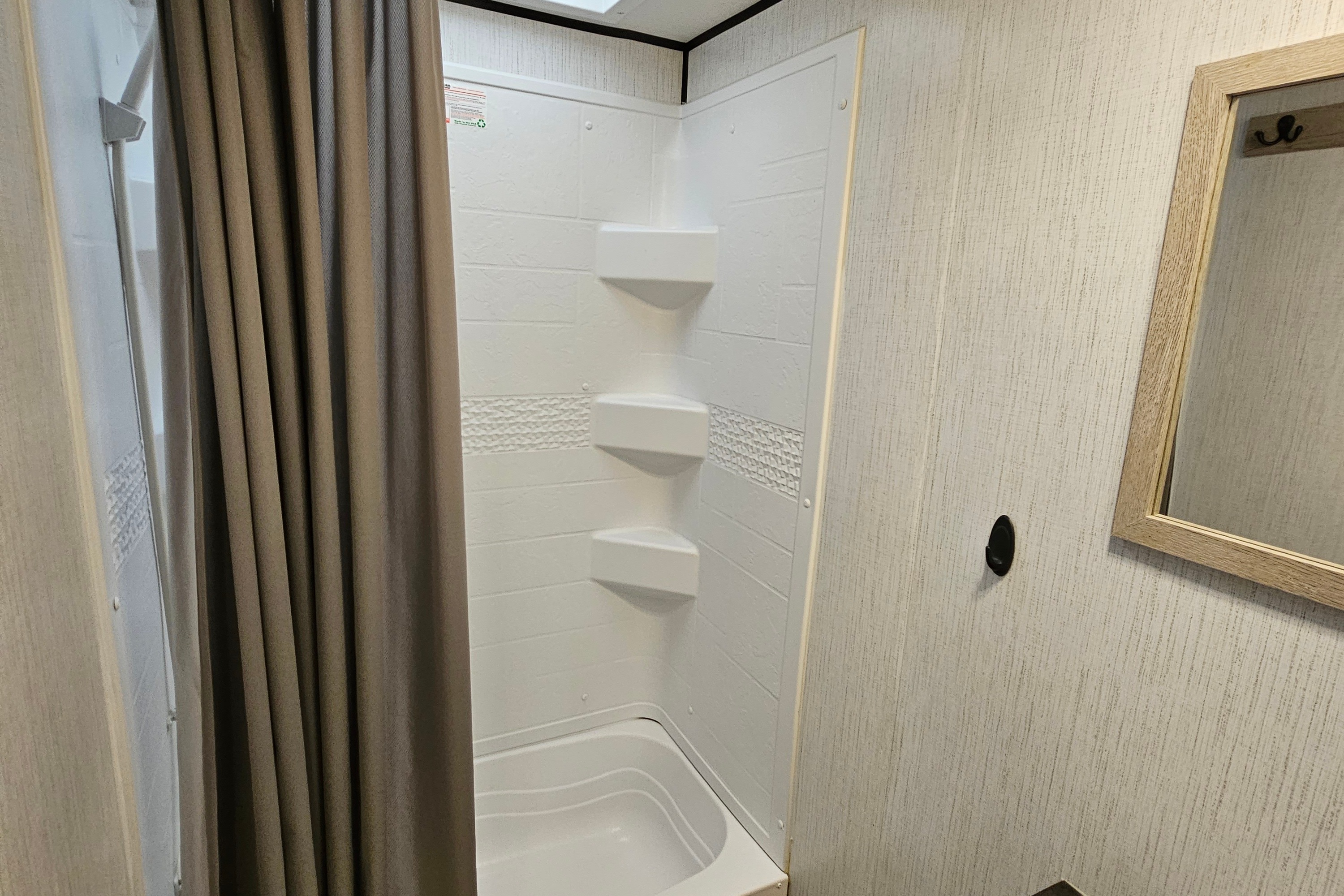 "FALL PROWLER" - SLEEPS 6 Bunks!