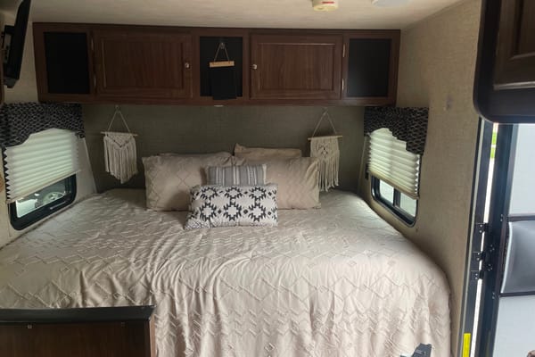 MELBERTSINC Heartland Pioneer Travel Trailer