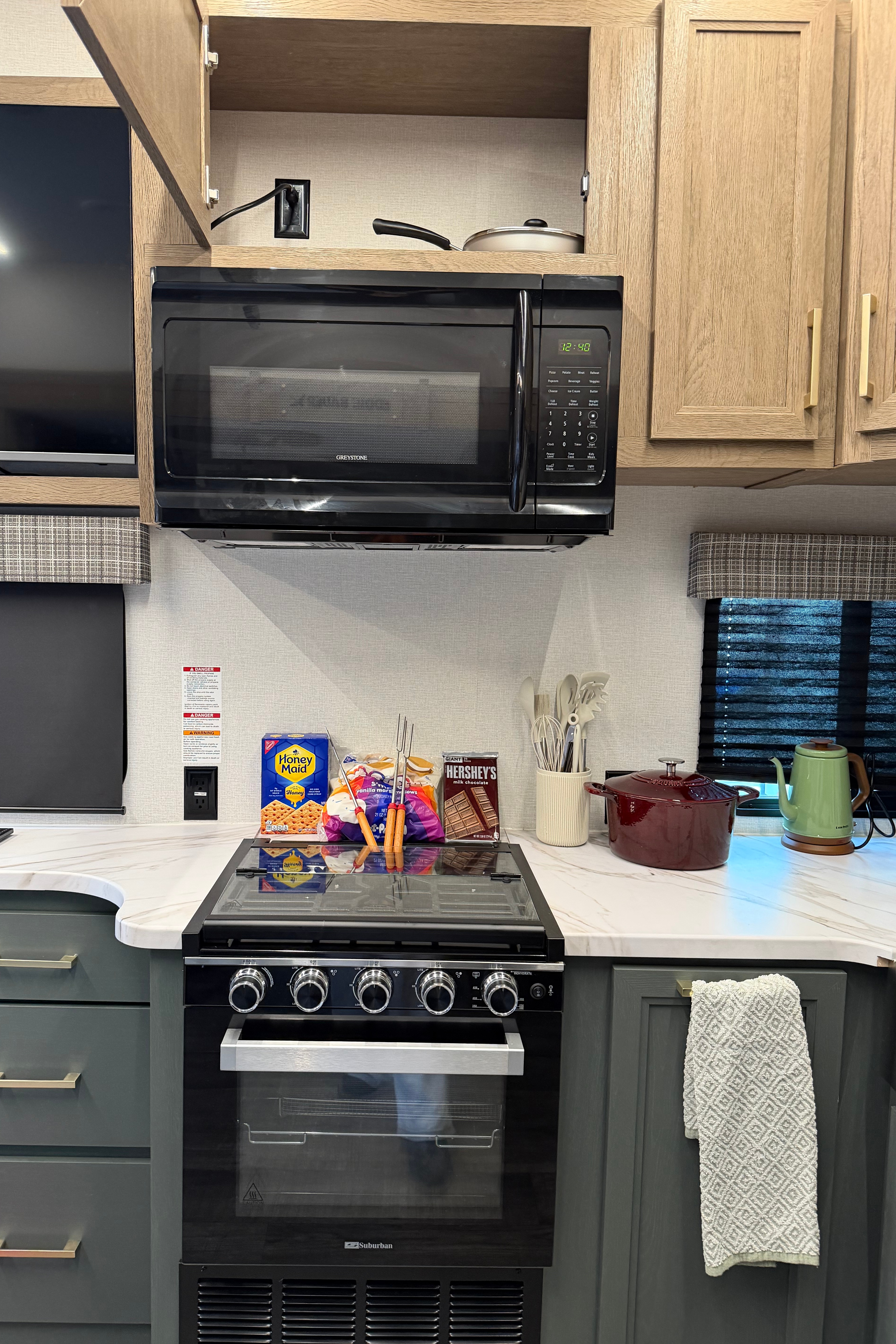 Luxury RV Experience Delivered to You | Sleeps 8
