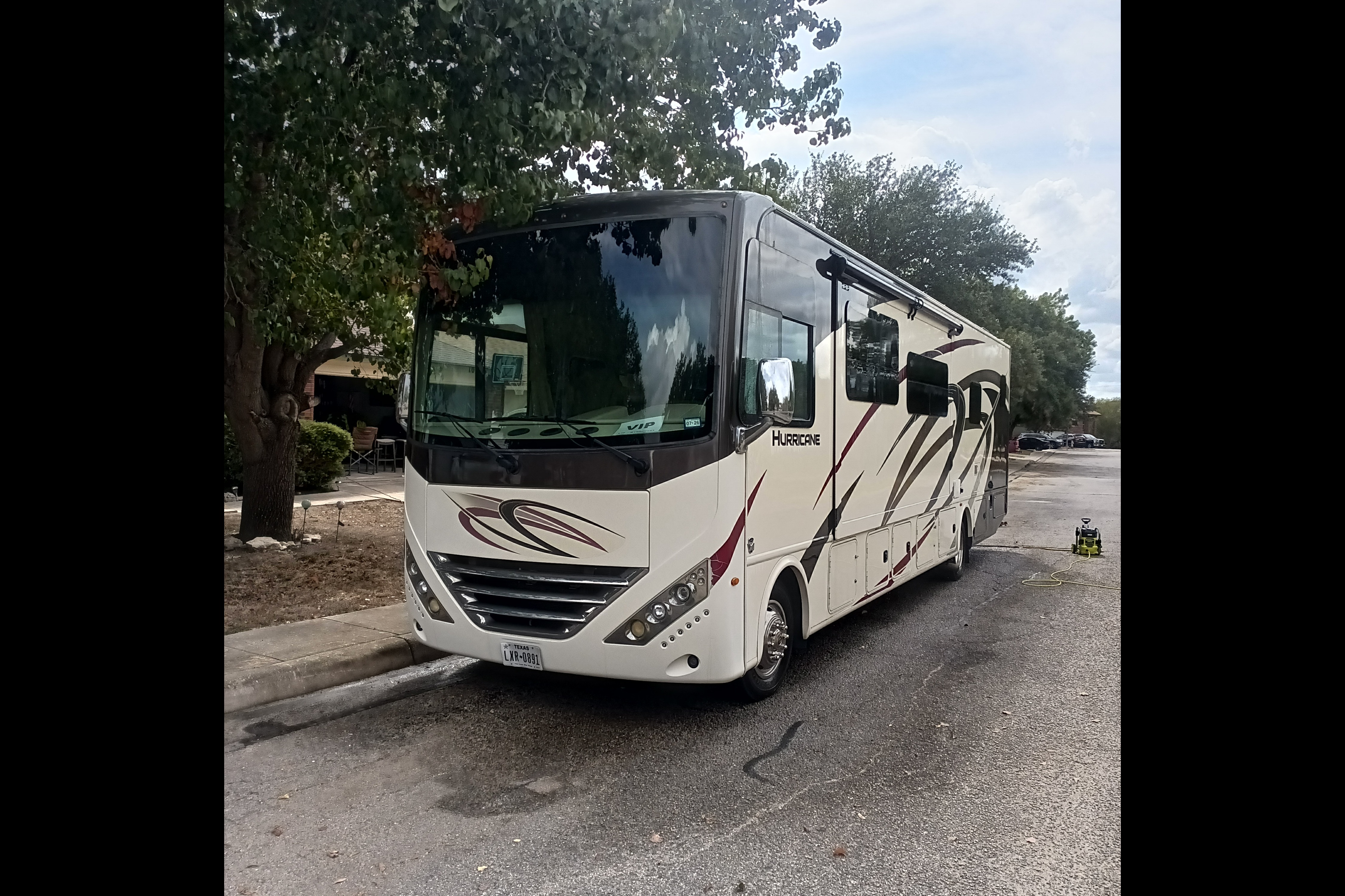 Thor Motor Coach Hurricane 35m Class A