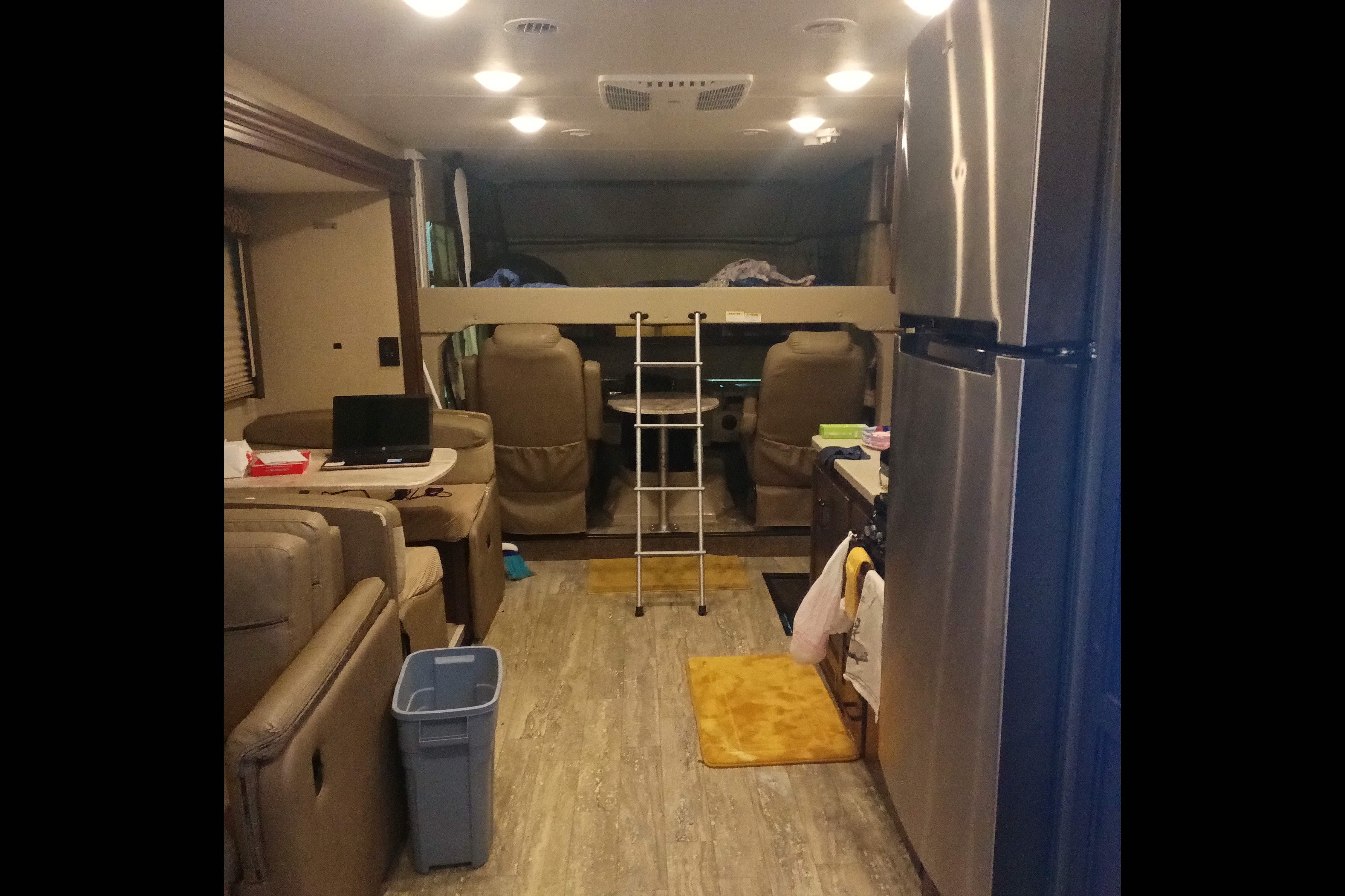Thor Motor Coach Hurricane 35m Class A