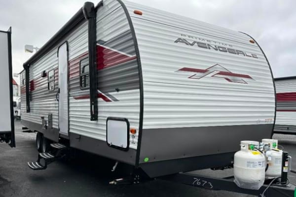 Richard's Prime Time Avenger LE 28QBSLE Travel Trailer
