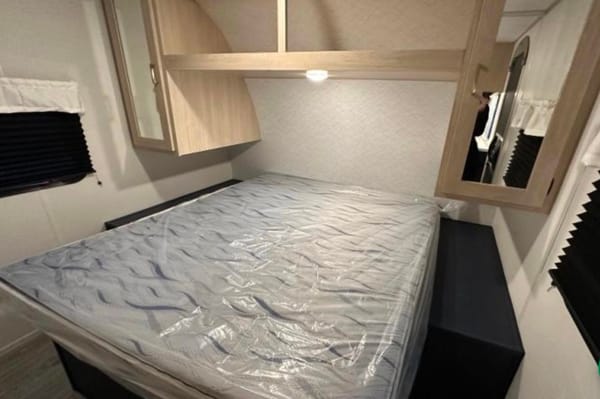 Richard's Prime Time Avenger LE 28QBSLE Travel Trailer