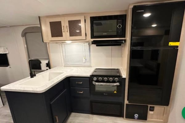 Richard's Prime Time Avenger LE 28QBSLE Travel Trailer