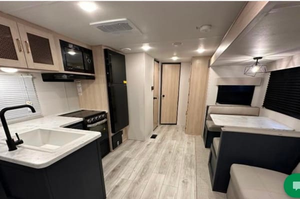 Richard's Prime Time Avenger LE 28QBSLE Travel Trailer