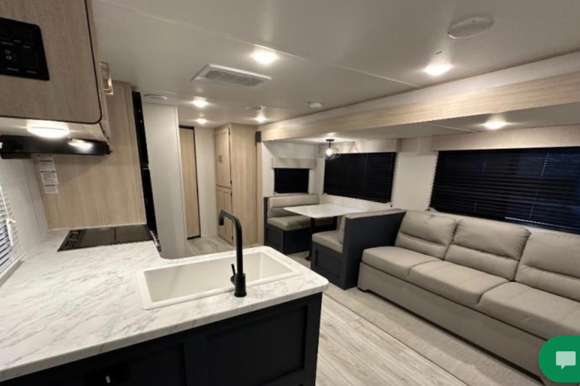Richard's Prime Time Avenger LE 28QBSLE Travel Trailer