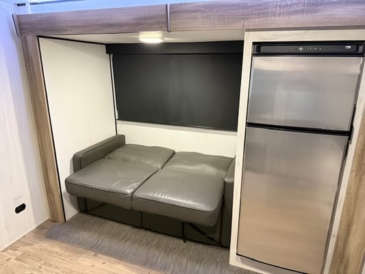 Family bunkhouse RV Sleeps 8