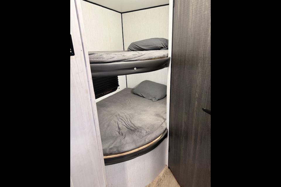 Family bunkhouse RV Sleeps 8