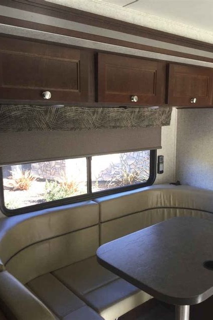 Winnebago-Superior Ride-Deluxe Living-Family Fun